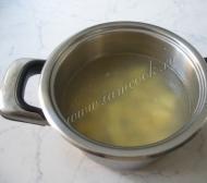 Zupa z kremem z kaszy manny Zupa jarzynowa z kluskami drobiowymi