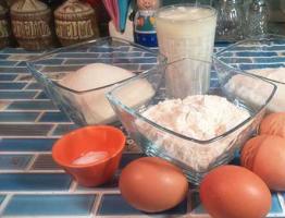 Kefirli lezzetli manna: tüm aile için havadar ve yumuşak bir pasta hazırlamak Kefirli en basit manna