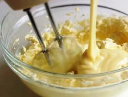 Cream made from condensed milk and sour cream - any baked goods will become candy!