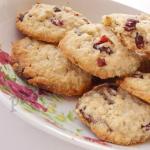 Shortbread cookies with chocolate and cranberries Oatmeal cookies with cranberries and chocolate